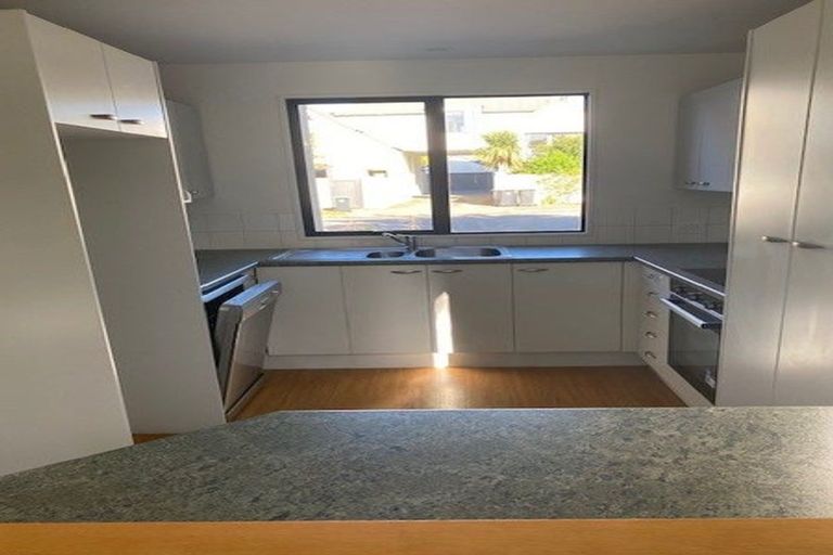 Photo of property in 32 Oakford Close, Riccarton, Christchurch, 8011