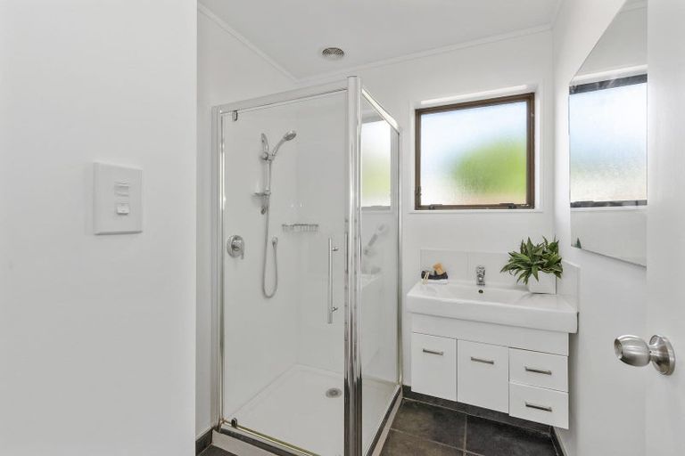 Photo of property in 2/237 Edmonton Road, Te Atatu South, Auckland, 0610