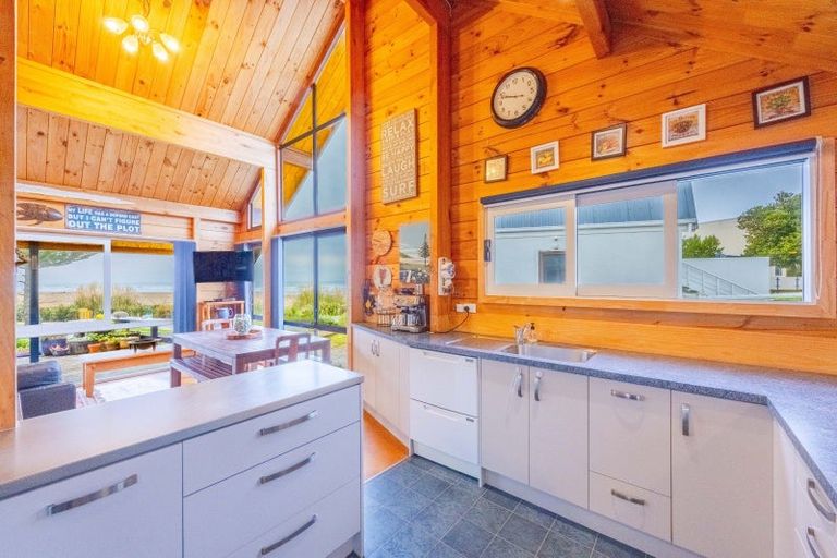 Photo of property in 3432 Pourerere Beach Road, Pourerere, Omakere, 4271