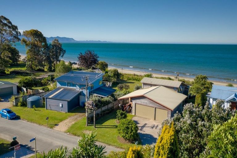 Photo of property in 266 Patons Rock Road, Patons Rock, Takaka, 7182