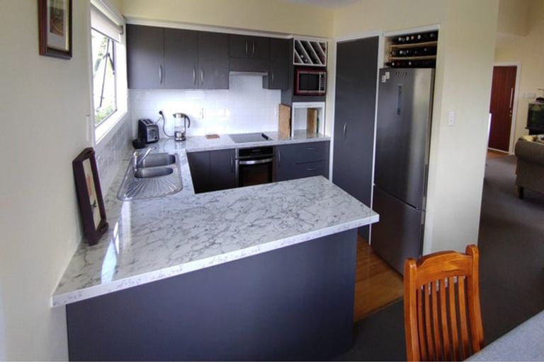 Photo of property in 1 Waitawa Place, Lynmore, Rotorua, 3010