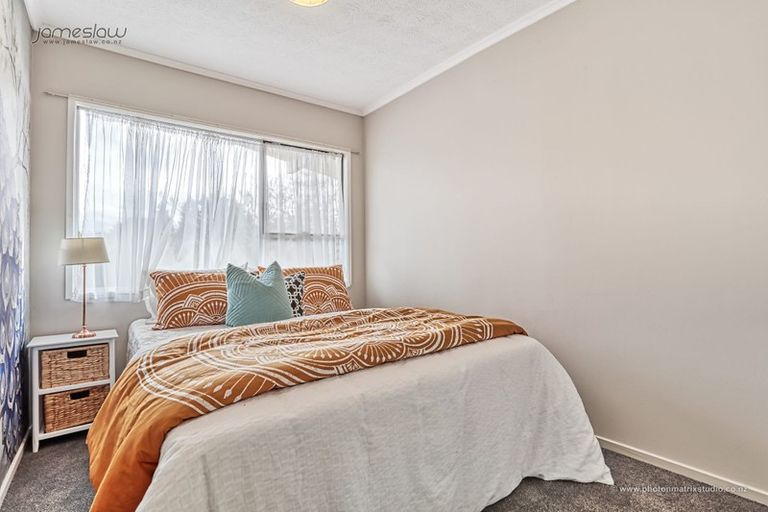 Photo of property in 28 Reynella Drive, Massey, Auckland, 0614