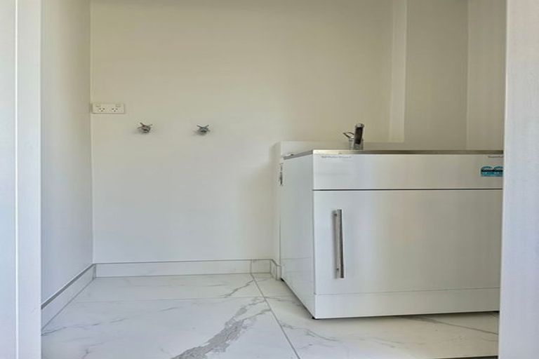 Photo of property in 13 Wicklow Road, Narrow Neck, Auckland, 0622