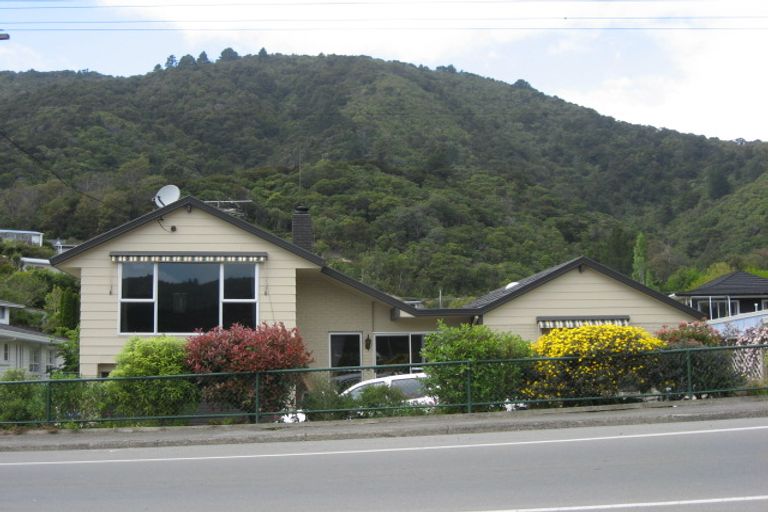 Photo of property in 38 Waikawa Road, Picton, 7220