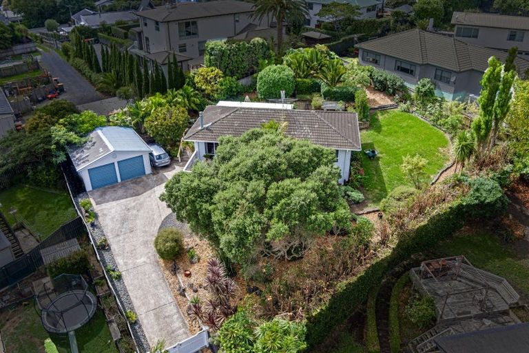 Photo of property in 31 Robbies Road, Shelly Park, Auckland, 2014