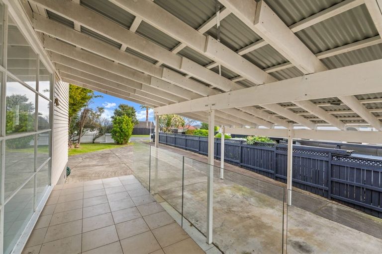Photo of property in 90 Sandspit Road, Shelly Park, Auckland, 2014