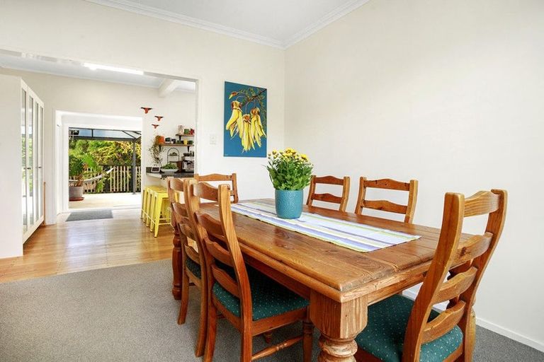 Photo of property in 6 Thomas Hook Street, Tawa, Wellington, 5028