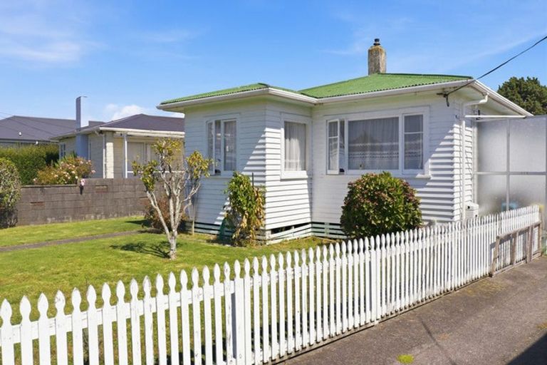 Photo of property in 278 Mangorei Road, Merrilands, New Plymouth, 4312