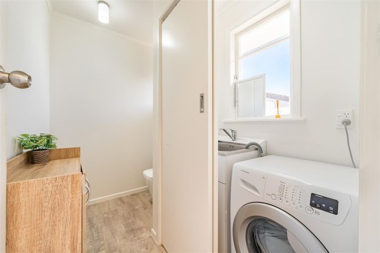 Photo of property in 21 Totara Park Road, Clouston Park, Upper Hutt, 5018