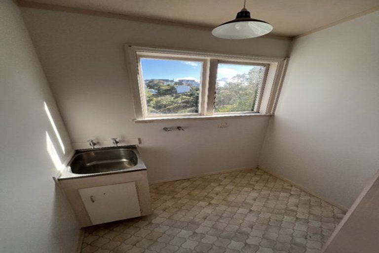 Photo of property in 1 Rajputana Way, Khandallah, Wellington, 6035