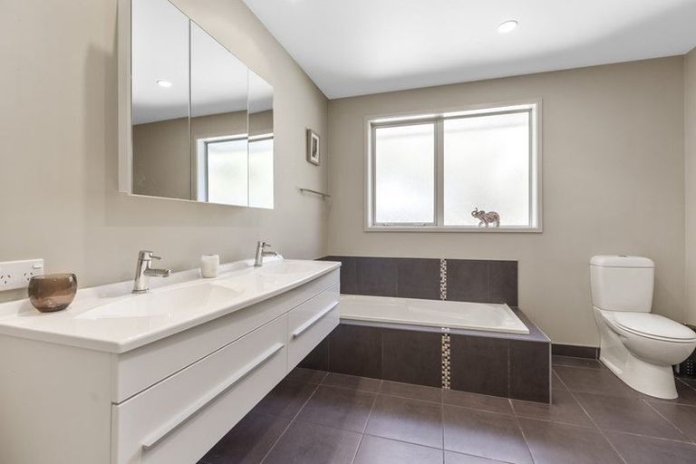 Photo of property in 187 Te Arei Road East, Huirangi, New Plymouth, 4373