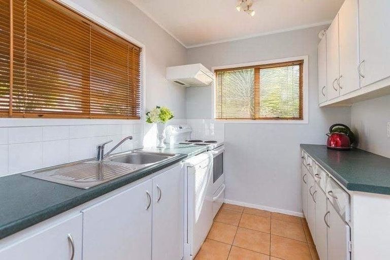 Photo of property in 2/26 Capilano Place, Glenfield, Auckland, 0629