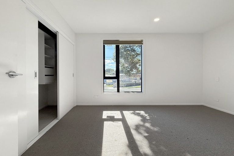 Photo of property in 2/51 Yeovil Road, Te Atatu Peninsula, Auckland, 0610