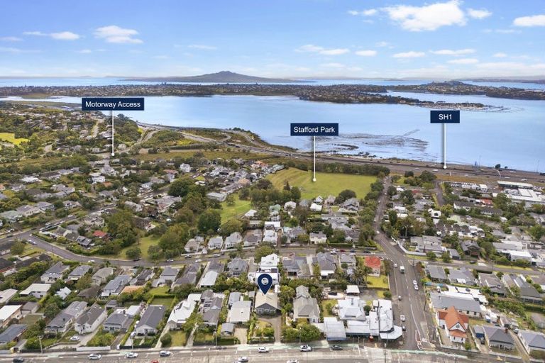 Photo of property in 147 Queen Street, Northcote Point, Auckland, 0627