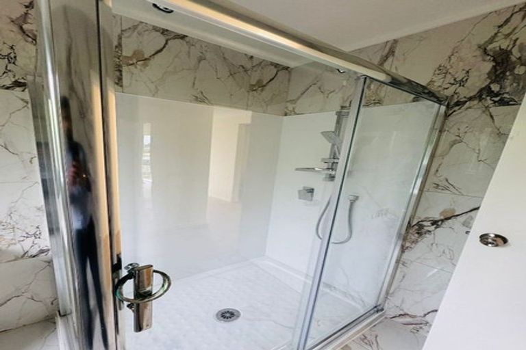 Photo of property in 1 Rondorlyn Place, Manurewa, Auckland, 2102