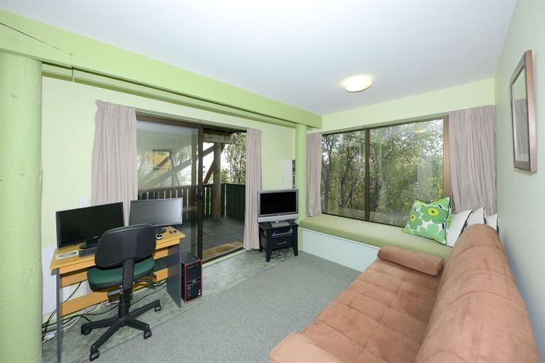 Photo of property in 11 Osmond Lane, Mount Pleasant, Christchurch, 8081