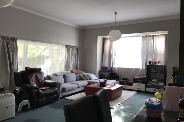 Photo of property in 34 Titirangi Road, New Lynn, Auckland, 0600