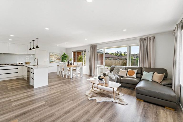 Photo of property in 8 Belcoo Crescent, East Tamaki, Auckland, 2013