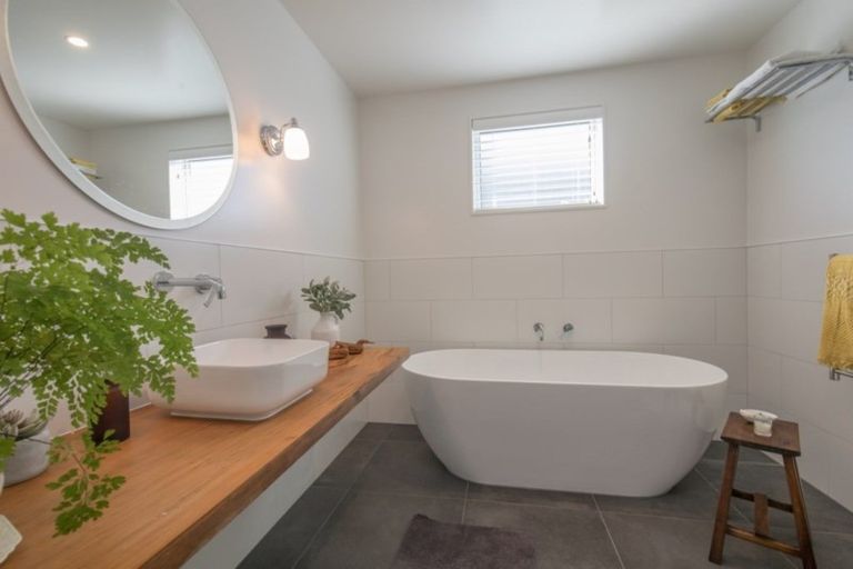 Photo of property in 24 Rocklands Court, Wanaka, 9305