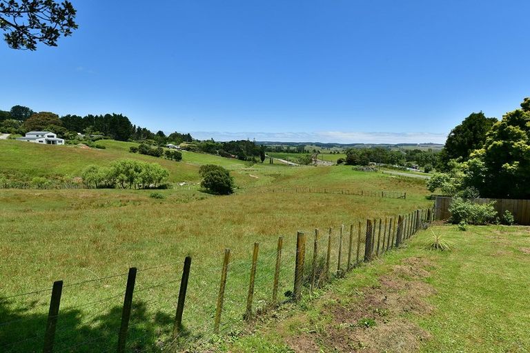 Photo of property in 6 Hand Road, Helensville, 0800