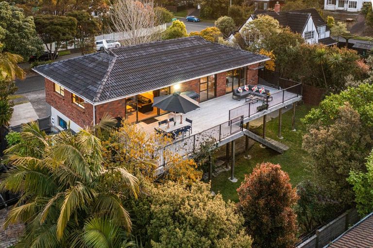 Photo of property in 4 Fitzpatrick Place, Chatswood, Auckland, 0626