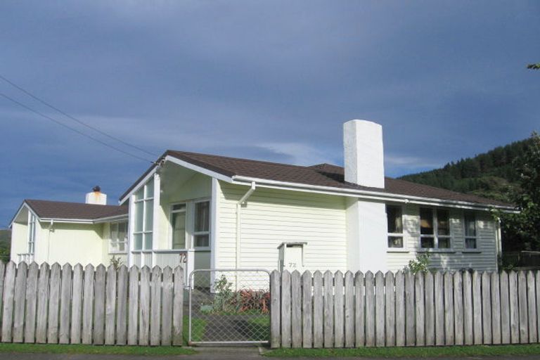 Photo of property in 72 Franklyn Road, Tawa, Wellington, 5028