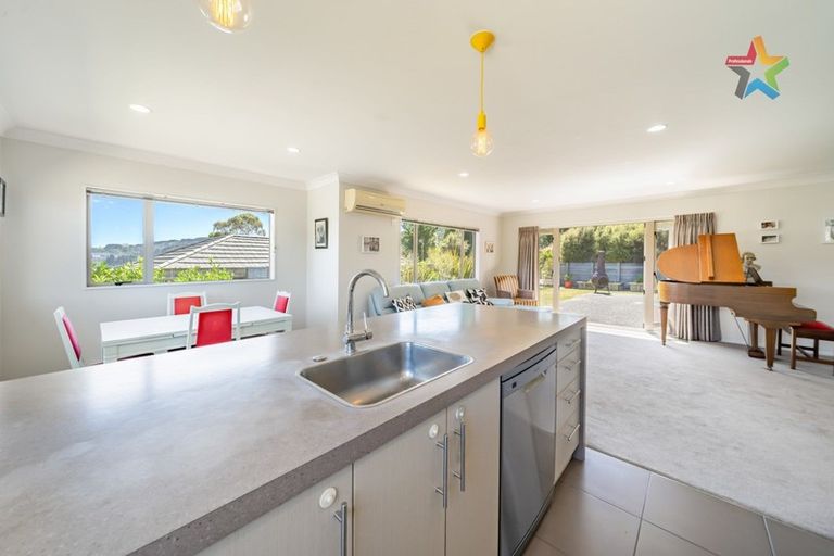 Photo of property in 45 Speldhurst Grove, Stokes Valley, Lower Hutt, 5019