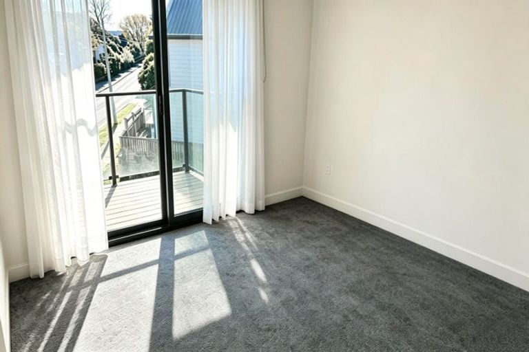 Photo of property in 1 Korokio Lane, Henderson, Auckland, 0612