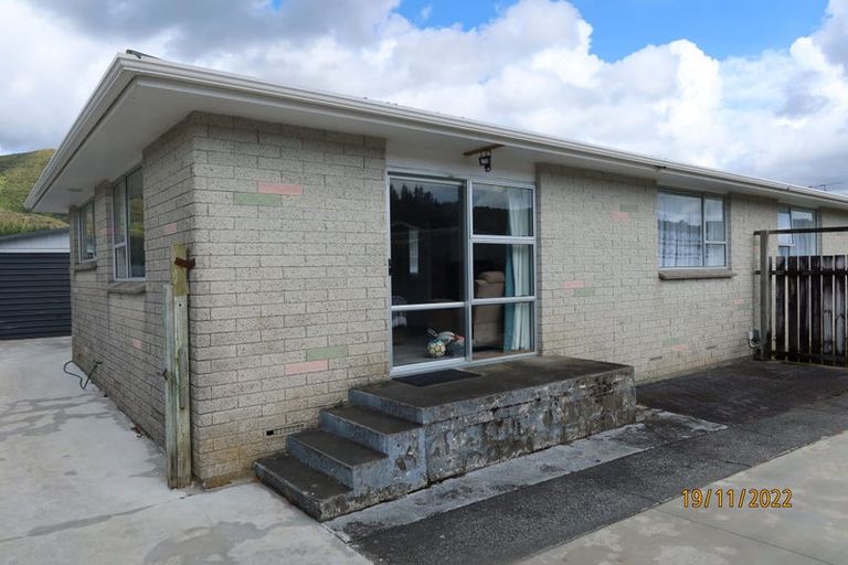 Photo of property in 2/306 Wellington Road, Wainuiomata, Lower Hutt, 5014