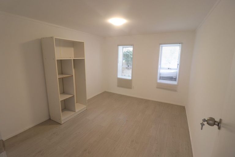 Photo of property in 2/663 Beach Road, Rothesay Bay, Auckland, 0630