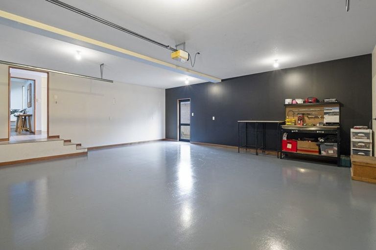 Photo of property in 33 Ruapehu Drive, Fitzherbert, Palmerston North, 4410