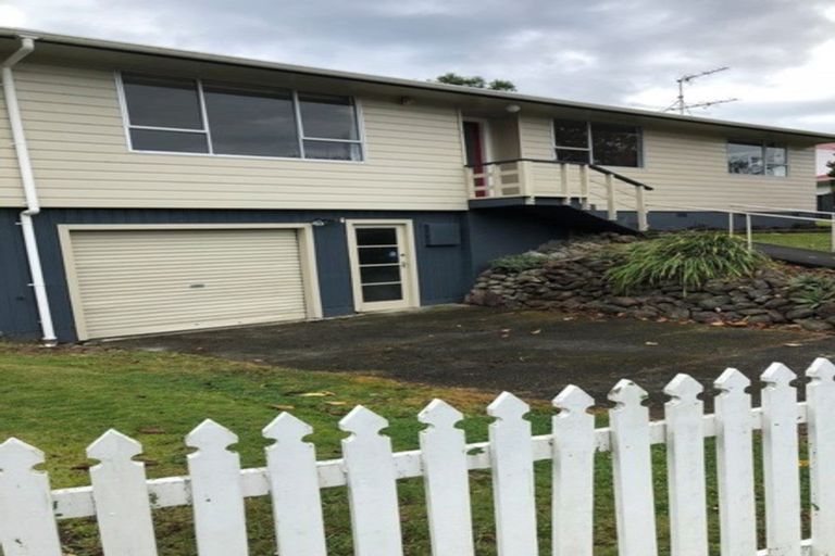 Photo of property in 1 Kansas Grove, Totara Park, Upper Hutt, 5018
