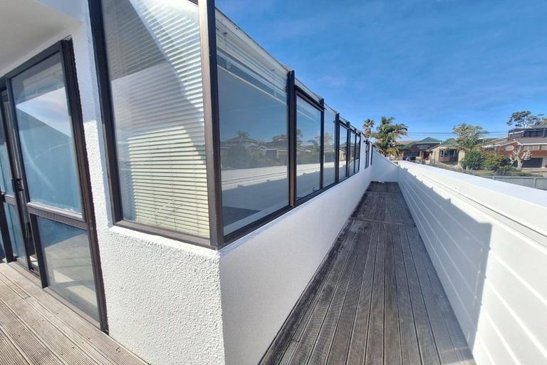 Photo of property in 1/1 Takutai Avenue, Bucklands Beach, Auckland, 2012