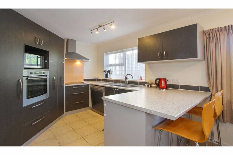 Photo of property in 40 Roberts Road, Glenfield, Auckland, 0629