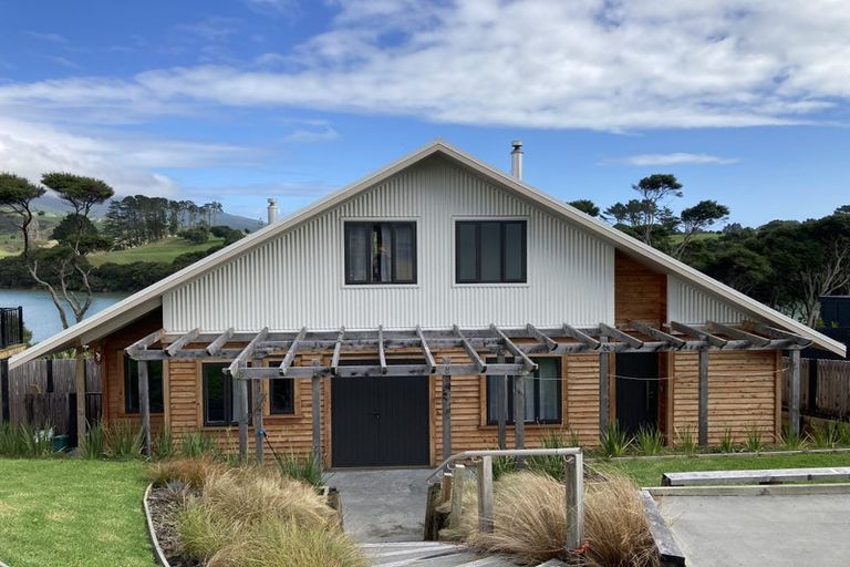 Photo of property in 10 Pekapeka Street, Raglan, 3225