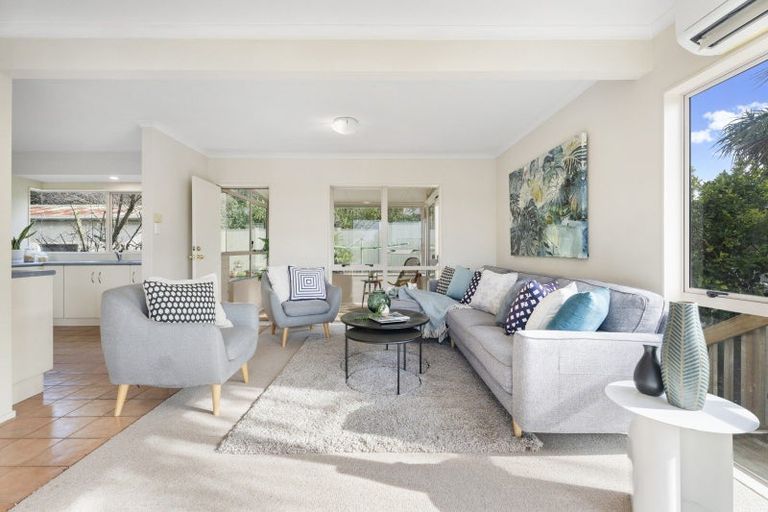 Photo of property in 14 Woodward Avenue, Mangere Bridge, Auckland, 2022