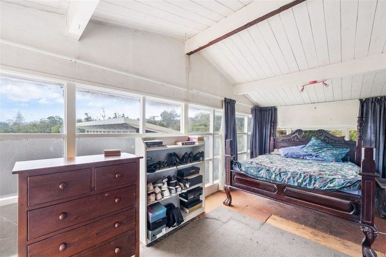 Photo of property in 16 De Val Drive, Titirangi, Auckland, 0604
