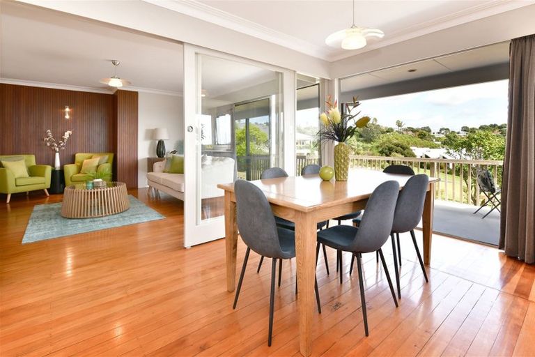 Photo of property in 12 Tawhana Crescent, Red Beach, 0932