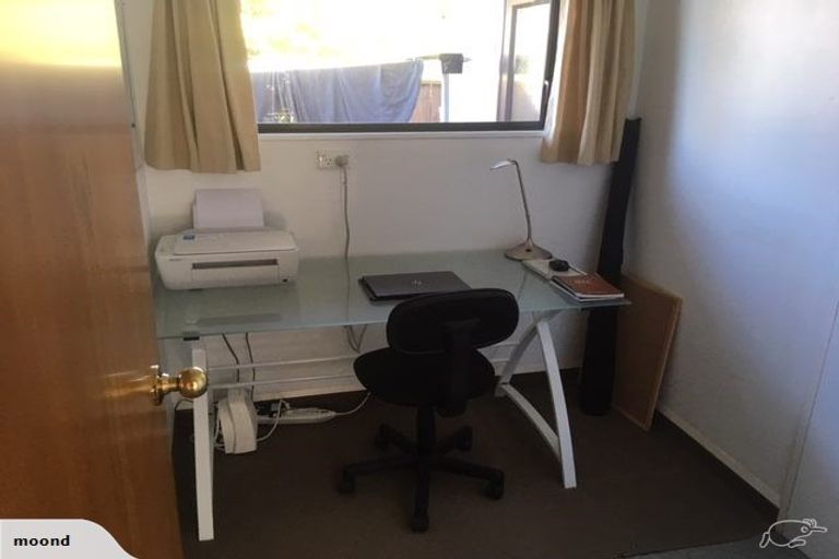 Photo of property in 18 Hyatt Grove, Greenmeadows, Napier, 4112