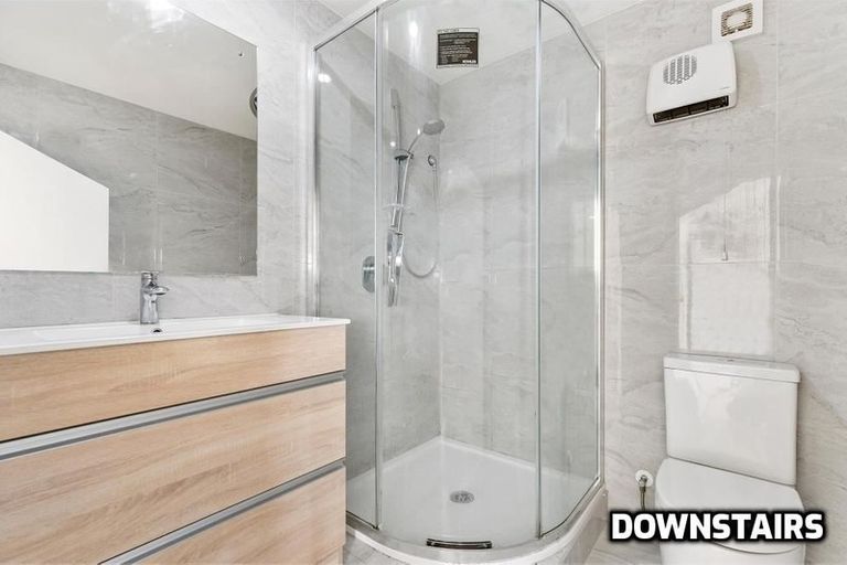 Photo of property in 92 Sunset Road, Unsworth Heights, Auckland, 0632