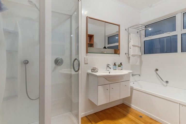 Photo of property in 220 Centreway Road, Orewa, 0931