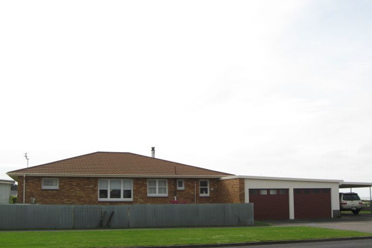 Photo of property in 2 Norman Street, Waitara, 4320