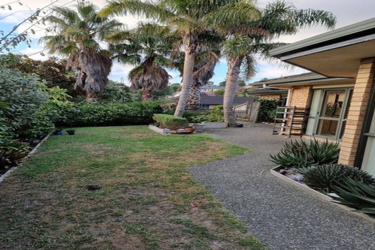 Photo of property in 3 Cricklade Terrace, Windsor Park, Auckland, 0632