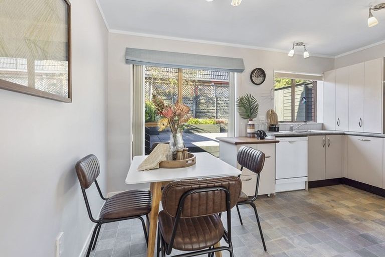 Photo of property in 85 Churton Drive, Churton Park, Wellington, 6037