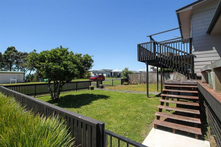 Photo of property in 11 Crispe Road, Clarks Beach, 2122