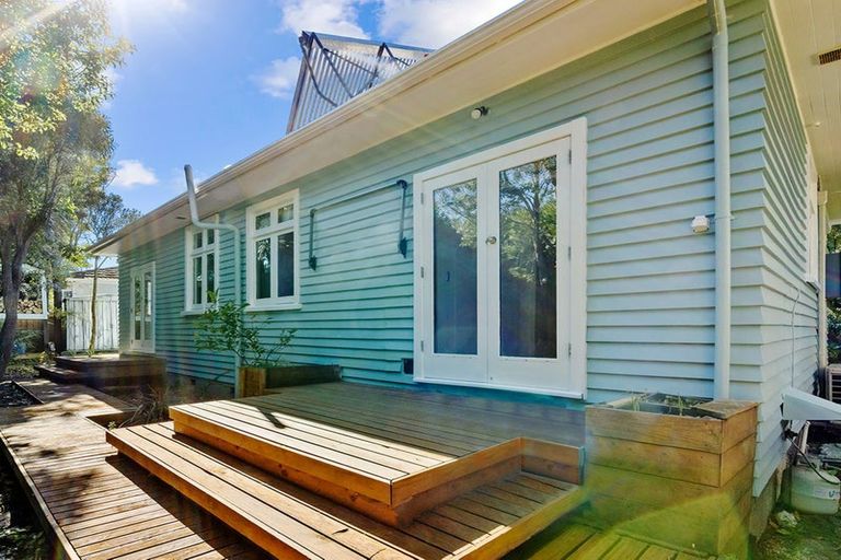 Photo of property in 2/23 Fifield Terrace, Waltham, Christchurch, 8023