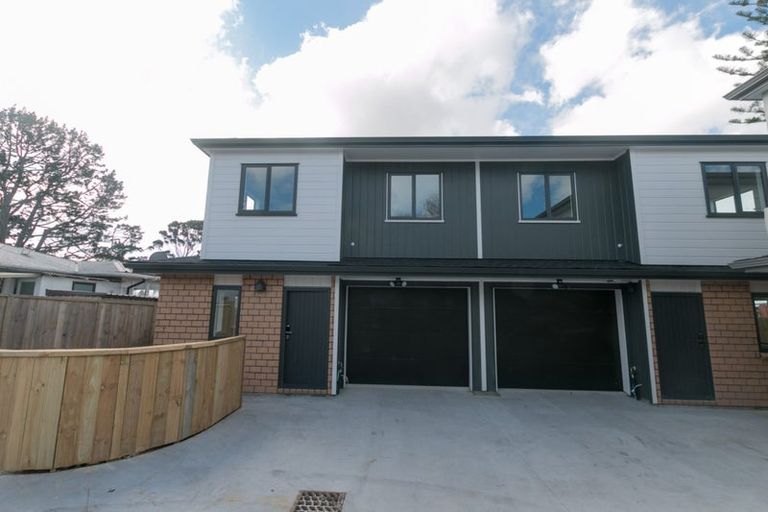 Photo of property in 17e Martin Place, Kelston, Auckland, 0602