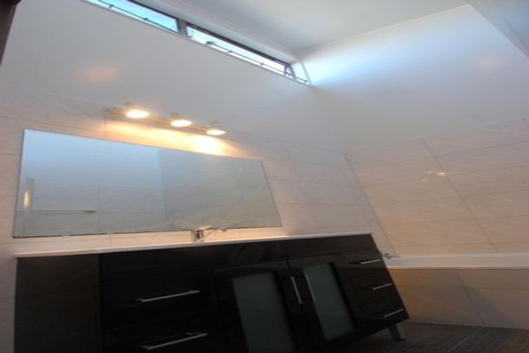 Photo of property in 8/35 Swanson Road, Henderson, Auckland, 0610