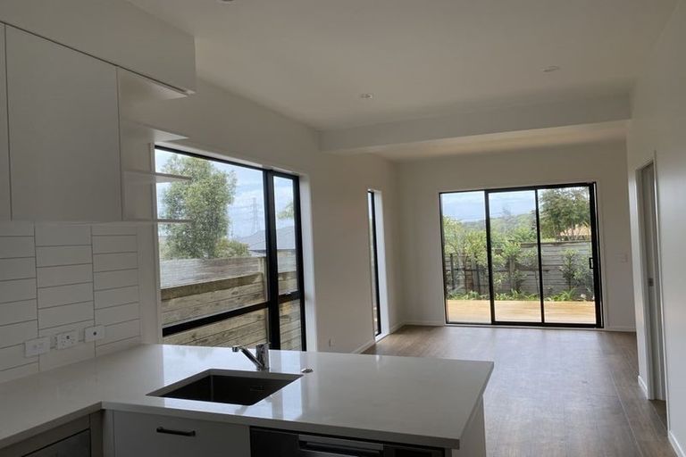 Photo of property in 4/47a Huntington Drive, Huntington Park, Auckland, 2013