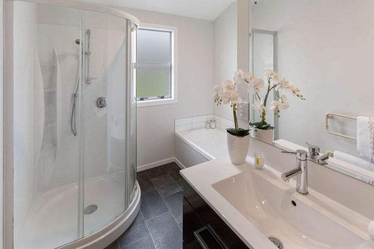 Photo of property in 28 Sunstone Crescent, Brown Owl, Upper Hutt, 5018